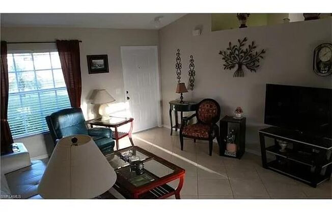 Prime location in NW Cape Coral. Rental single family with 3Bed/2Bath and fenced backyard.