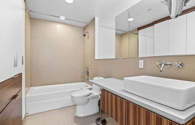 1 bed, 1.5 baths, 1,656 sqft, $5,500, Unit U:616