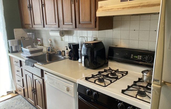 1734 COMMONWEALTH AVE