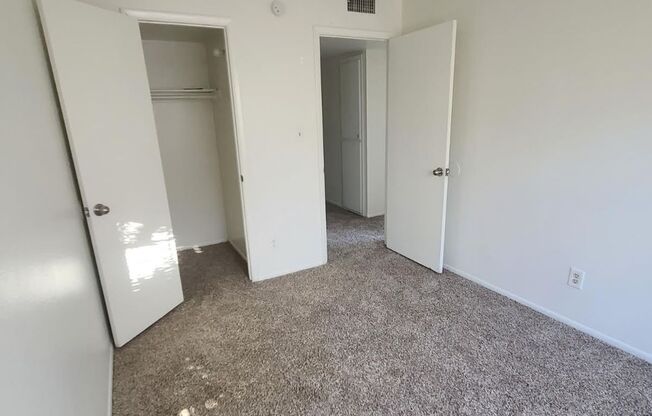 3 beds, 1 bath, $1,200, Unit 18