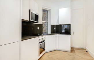 Studio, 1 bath, 382 sqft, $3,200, Unit 4