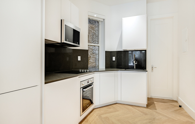 Studio, 1 bath, 382 sqft, $3,200, Unit 4