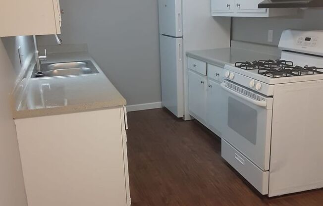 2 beds, 1 bath, 950 sqft, $1,015, Unit Unit 34