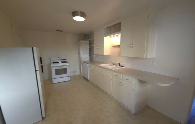 2 beds, 1 bath, 756 sqft, $2,225, Unit 2345