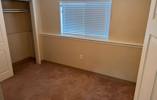 2 beds, 1 bath, 754 sqft, $1,577, Unit 137-210