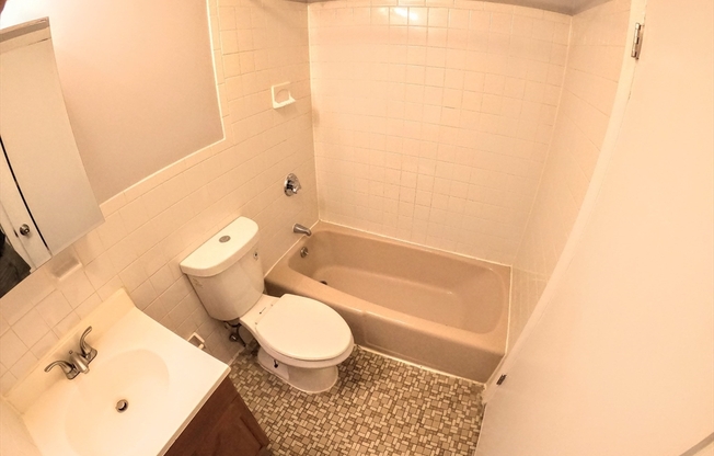 Studio, 1 bath, 400 sqft, $1,975, Unit 15