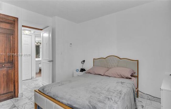 2 beds, 2 baths, $3,500, Unit # 1911
