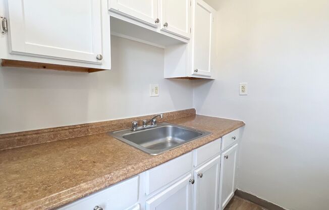 2 beds, 1 bath, $1,430, Unit 3