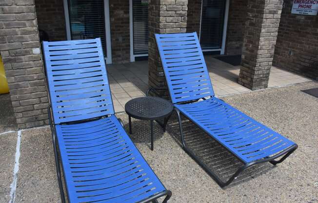 Oakwood Creek Apartments pool lounge chairs