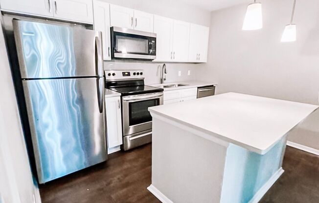 1 bed, 1 bath, 705 sqft, $1,225, Unit 2057