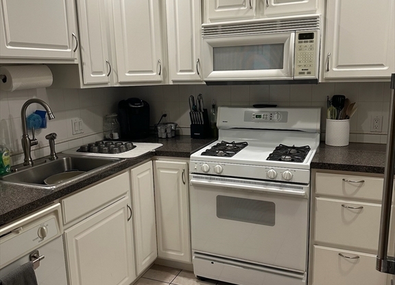 111 W 8Th St M