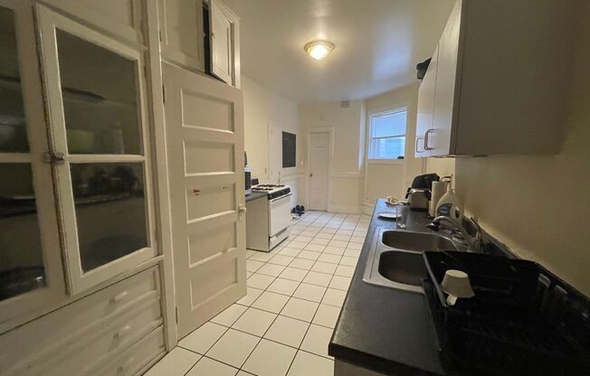4 beds, 2 baths, $2,295, Unit 10