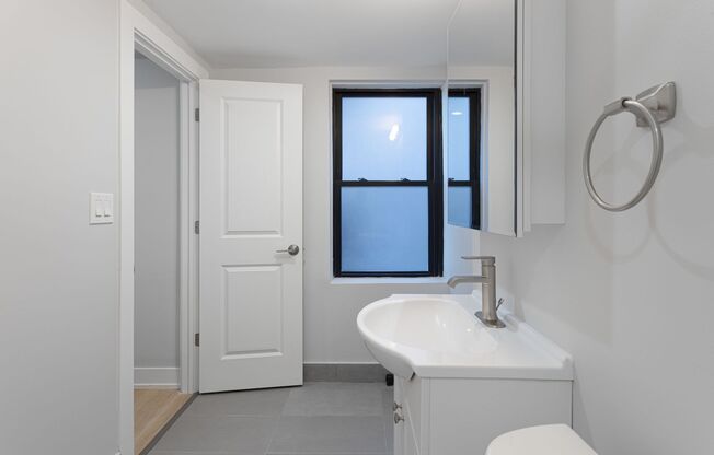 Studio, 1 bath, 250 sqft, $1,365, Unit 5B
