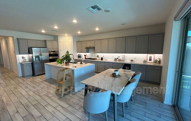 8576 N 175 LN