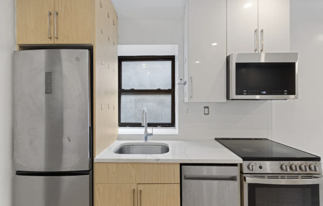 879 DEKALB AVE