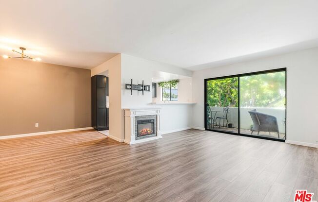 5000 S Centinela Ave