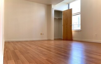 1 bed, 1 bath, 570 sqft, $2,600, Unit 8G