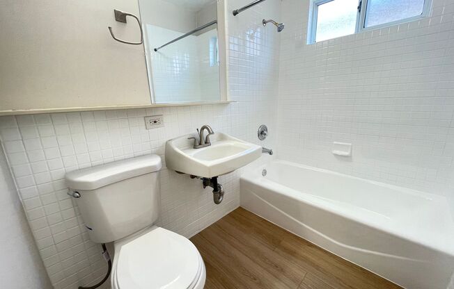 2 beds, 1 bath, 700 sqft, $2,350, Unit #549