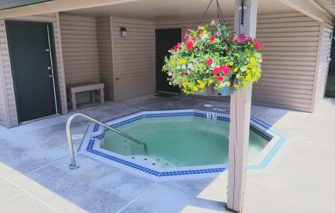 Hot tub at Waverly Gardens Apartments, Portland, OR