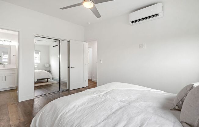 2 beds, 2 baths, 880 sqft, $3,995, Unit O