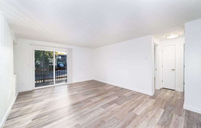 2 beds, 1 bath, 900 sqft, $1,550, Unit #41