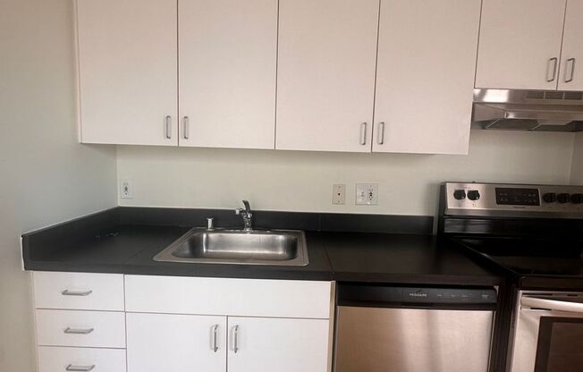 1 bed, 1 bath, 631 sqft, $2,350, Unit 1023-302