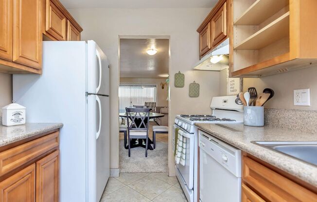 2 beds, 1 bath, 760 sqft, $1,129