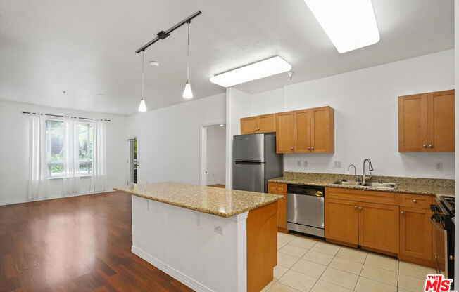 2 beds, 2 baths, 1,042 sqft, $3,100, Unit 115