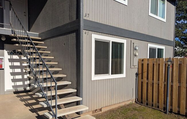 2 beds, 1 bath, 889 sqft, $1,295, Unit 41