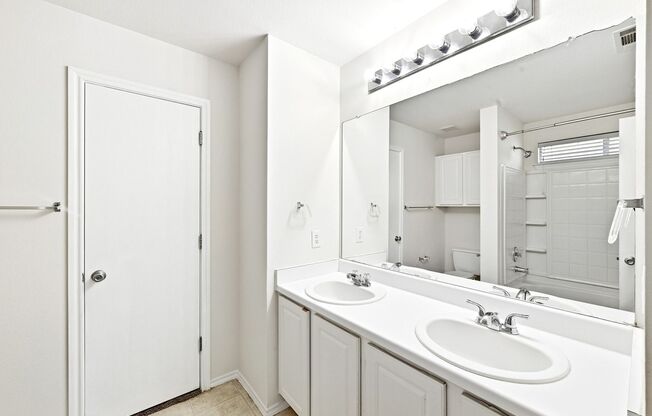 "Charming 3-Bed Sanctuary with 2.5 Baths in Kyle's Serene Peppergrass Cove, 1822 Sq Ft!"