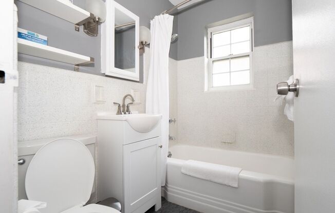 2 beds, 1 bath, 725 sqft, $1,799, Unit C207