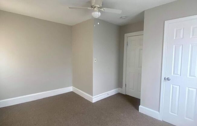 2 beds, 1 bath, $1,395, Unit 3R