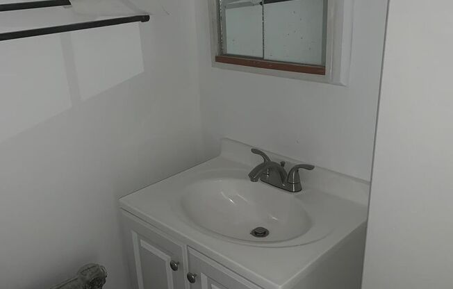 3 beds, 1 bath, $1,450