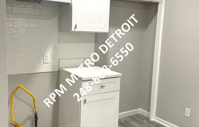 3 beds, 1 bath, $1,295, Unit (NO)