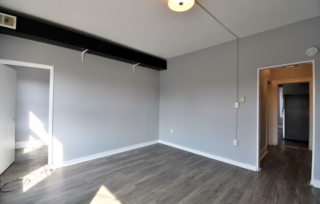 2 beds, 1 bath, $2,250, Unit 494 Broadway - 2R