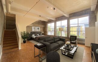 Advent- Amazing Loft In Clawson District of Oakland W/ Parking, Laundry & Natural Light!