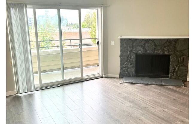 Renovated 2 Bed 1 Bath Condo - Renton Highlands