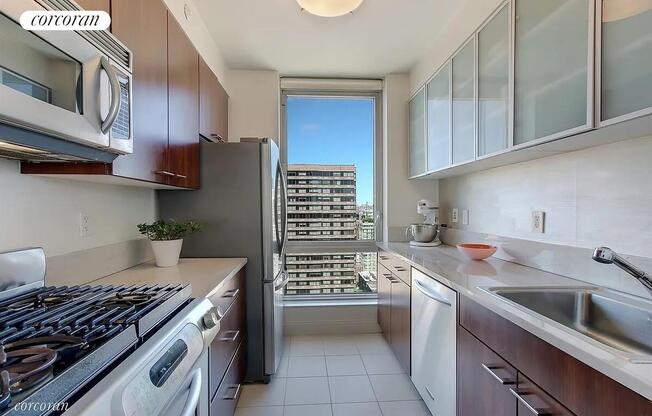 1 bed, 1 bath, 751 sqft, $5,195, Unit 29L