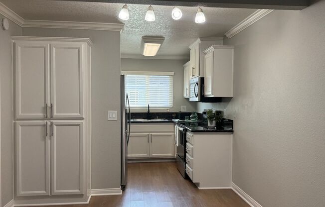 2 beds, 1 bath, 850 sqft, $2,670, Unit 861A