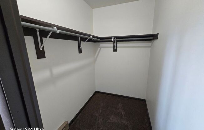 2 beds, 1 bath, $1,350, Unit 2