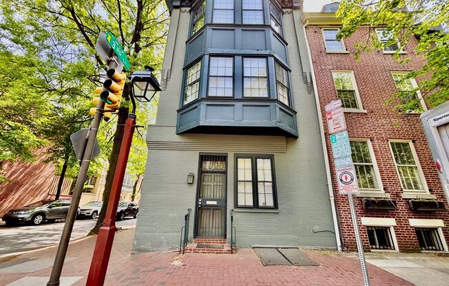 Spacious Society Hill 4bd/2.5bth Home