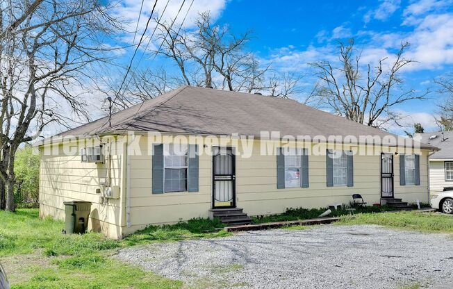 This 2 Bdr, 1 Bath, 1 Story duplex (Left Side)