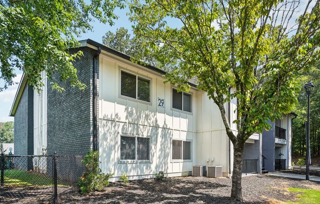 3 beds, 2 baths, 1,275 sqft, $1,749, Unit 12G