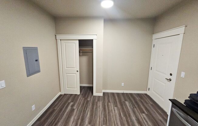 1 bed, 1 bath, 707 sqft, $1,595, Unit 303