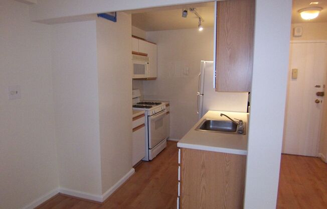 1 bed, 1 bath, $2,495