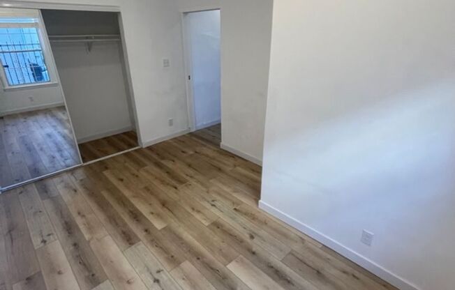 **MOVE IN SPECIAL SECOND MONTH FREE** Beautiful Studio In Los Angeles! Newly Remodeled! A must see unit !