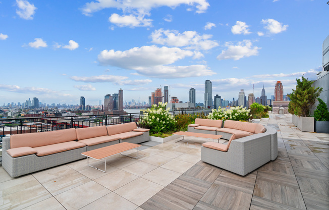 1 bed, 1 bath, $4,000, Unit 402
