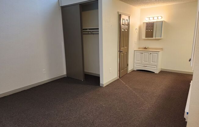 1 bed, 1 bath, 803 sqft, $1,695, Unit 253