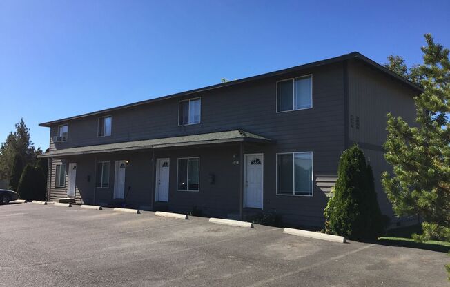 Conveniently Located 2 Bed/1.5 Bath Townhome in SW Redmond