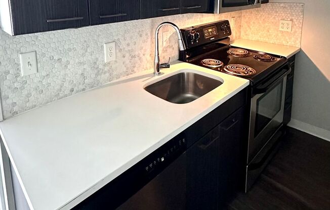 2 beds, 1 bath, 750 sqft, $1,995, Unit 0205
